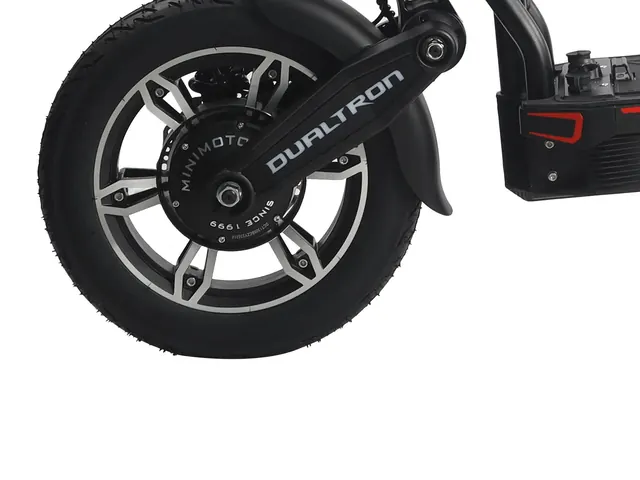 Nahaufnahme des Vorderrads mit Nabenmotor.