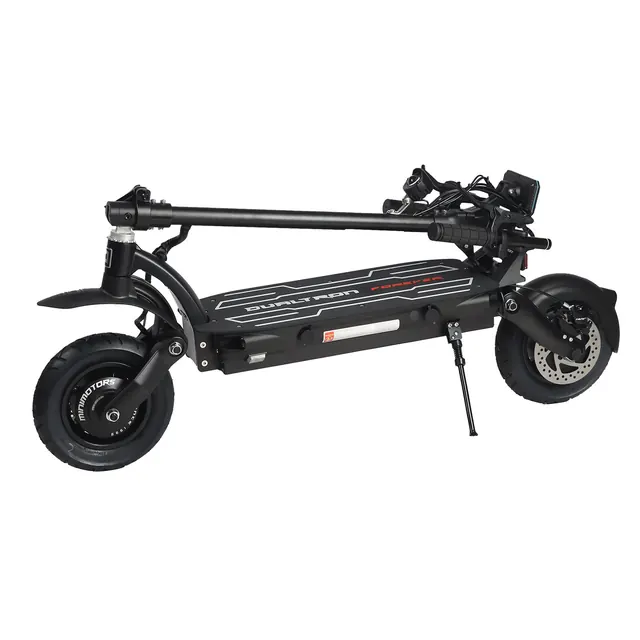 Zusammengeklappter E-Scooter, Lenkstange auf das Trittbrett geklappt.