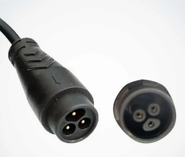 Original-Schnellladegerät 60 V (66,4 V 6,5 A), weitere Ansicht