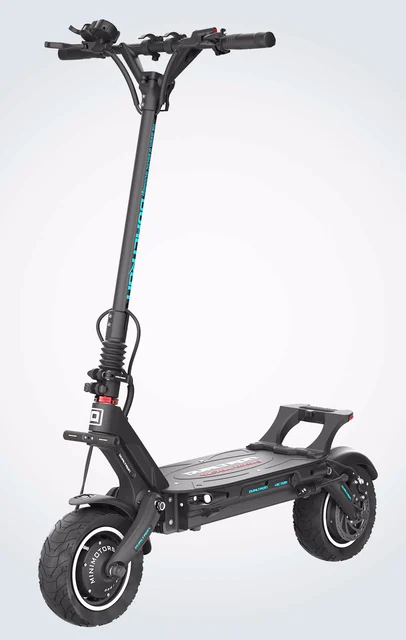 Dualtron Victor Luxury, 3/4-Ansicht von vorne vor hellgrauem Hintergrund